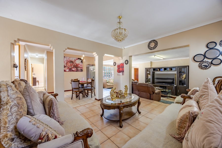 5 Bedroom Property for Sale in Bothasig Western Cape